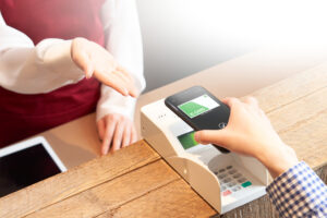 POSレジに電子マネー決済を導入する方法｜利用のメリットと注意点