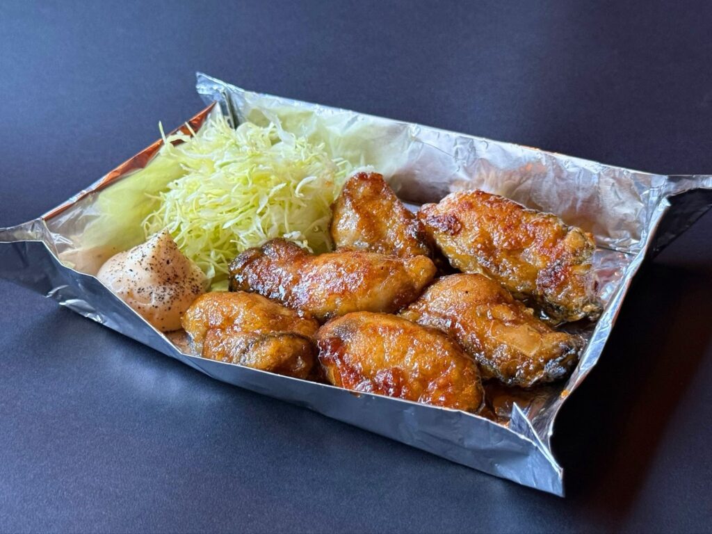 スマホの2倍ズームを使い、料理から少し離れて撮影したカキバター