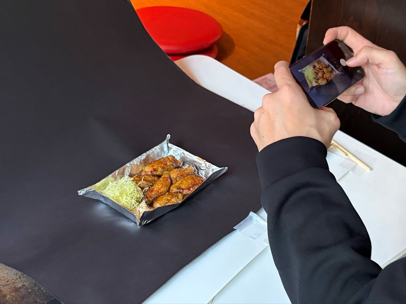スマホの料理撮影テクニックを実践して美味しそうに撮影してる牡蠣バター