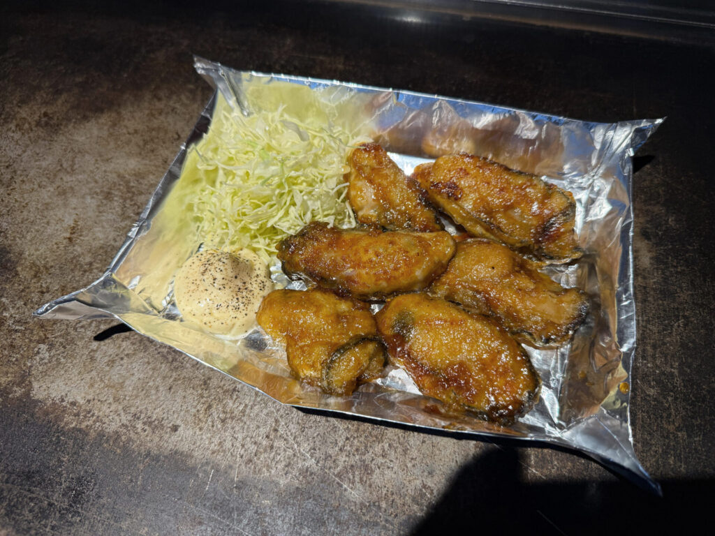 店内の蛍光灯の下で撮影したカキバター