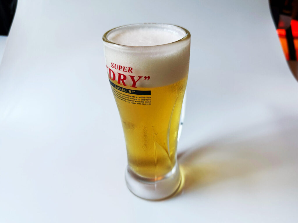ビールを斜め上から撮影したグラスビール
