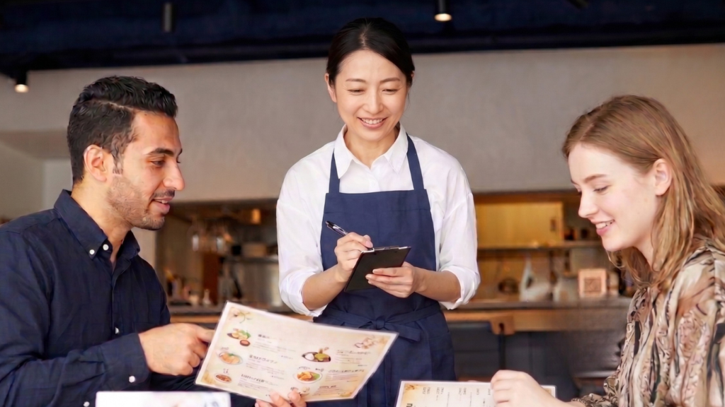 飲食店で多言語対応するなら何を準備する？対応したほうが良い言語