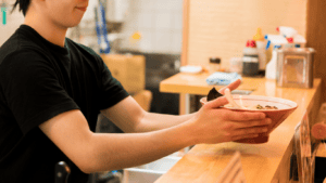 ラーメン店のレジ選びガイド｜POSレジ・券売機・オーダー連携の比較